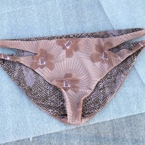 Acacia orchid nude neutral bottoms L new